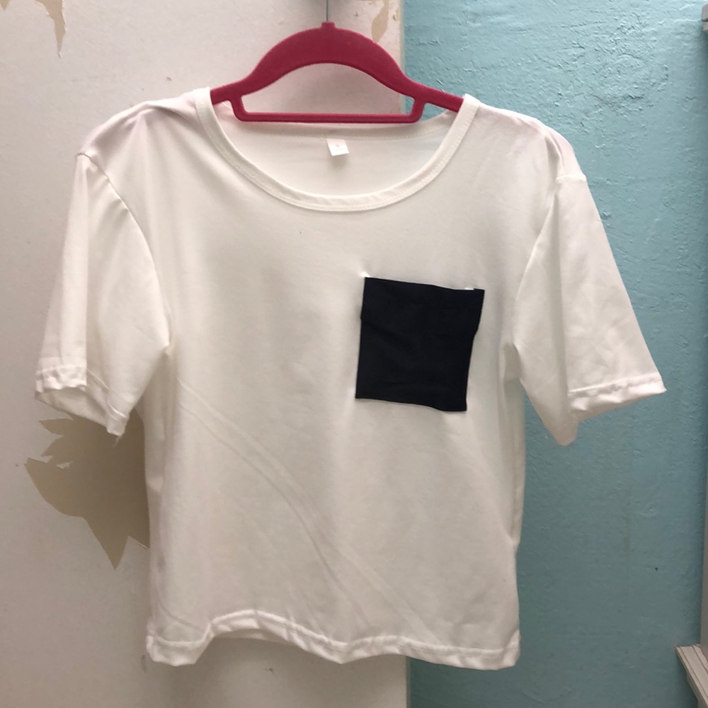 White t-shirt with blue pocket